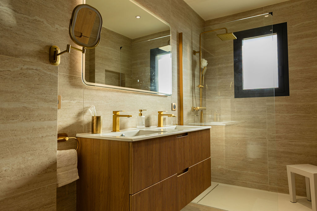 Salle d'eau avec douche à l'italienne