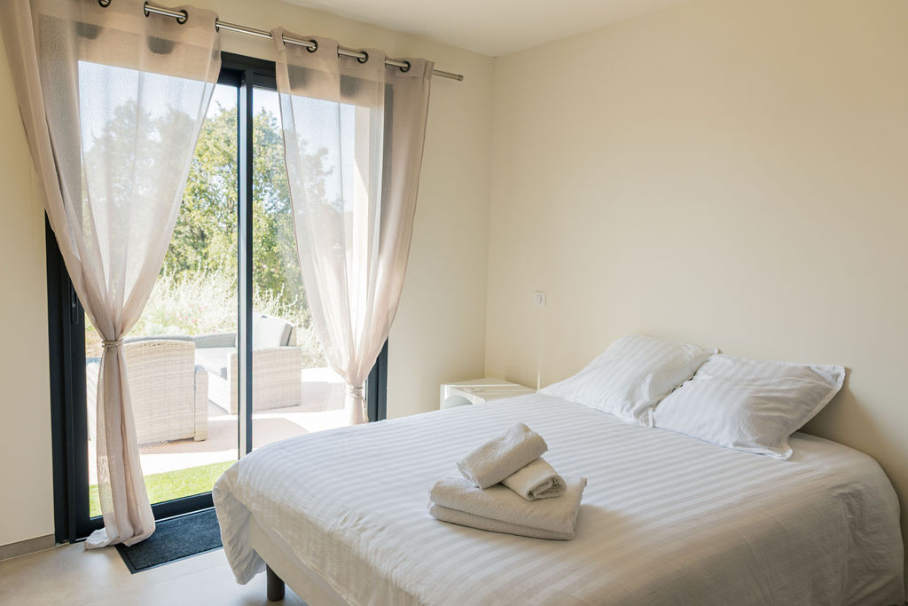 Chambre double ouverte sur l'extérieur